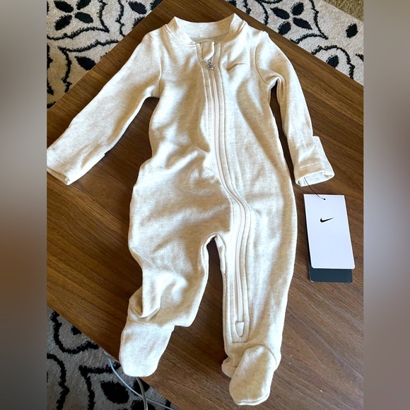 NWT Nike Onsie 3 Months - Picture 1 of 3